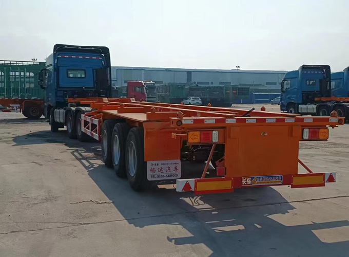 集装箱骨架半挂车